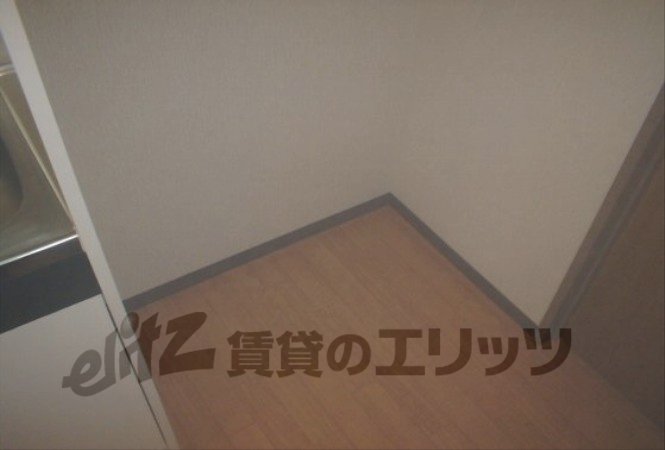 Other room space. Refrigerator yard