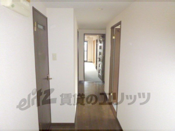 Other room space. Corridor