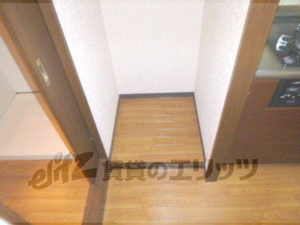 Other room space. Refrigerator yard