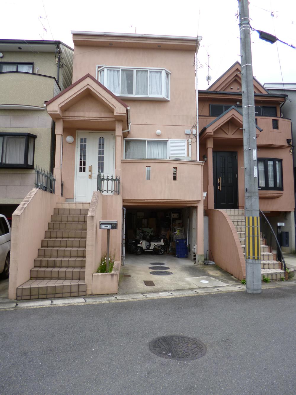 Local appearance photo. Local (August 2013) shooting 1F1BOX PARKING