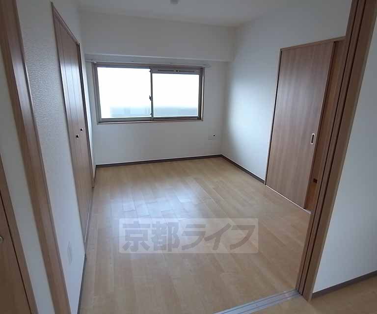 Living and room. 6 Pledge of Western-style.