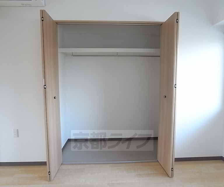 Receipt. Western-style is the storage.