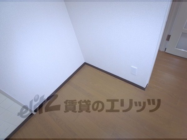 Other room space. Refrigerator yard