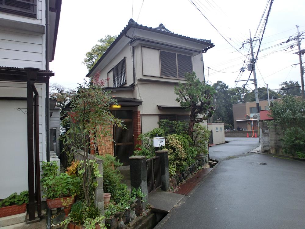 Local appearance photo. Local (11 May 2013) Shooting