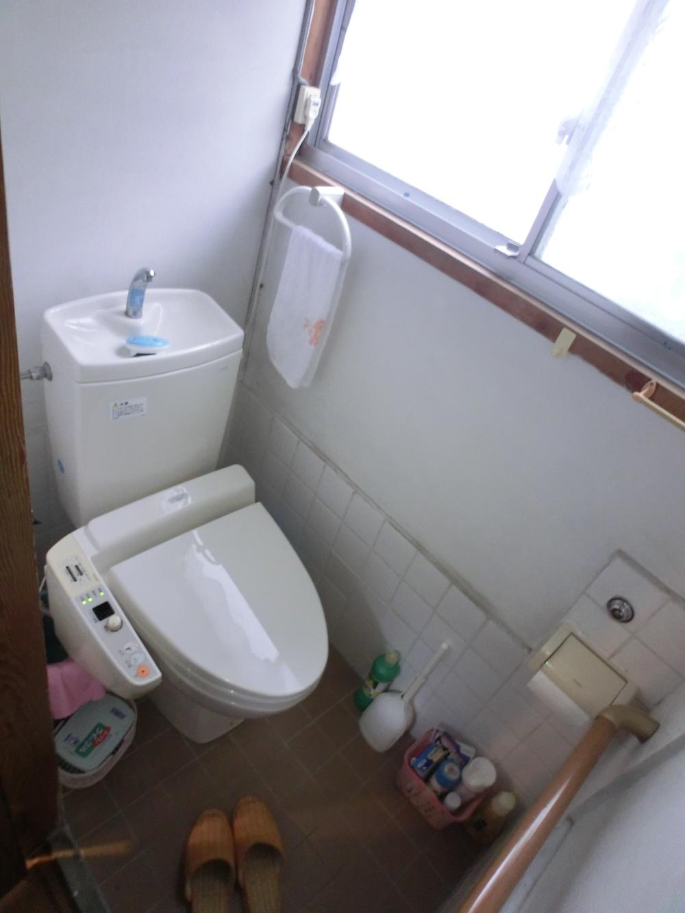 Toilet. Local (11 May 2013) Shooting