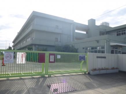 Junior high school. 1301m to the north Uji Junior High School