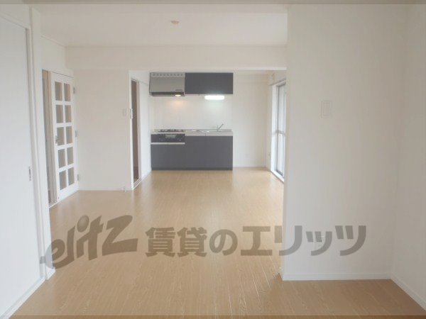 Living and room. 5 Pledge