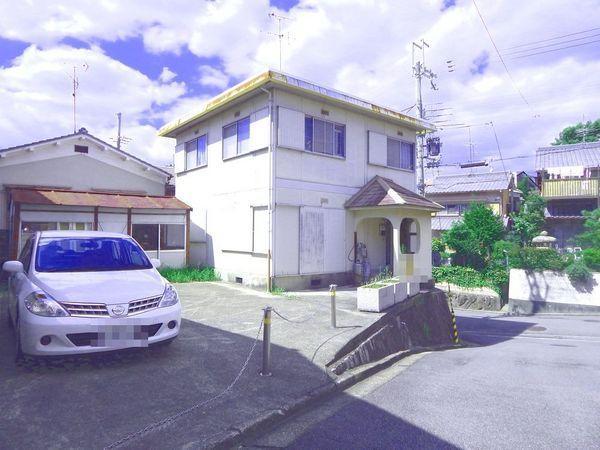 Local photos, including front road. Land about 50 square meters of the site is attractive