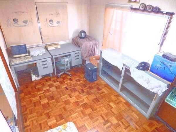 Living. It can also be used as office. 