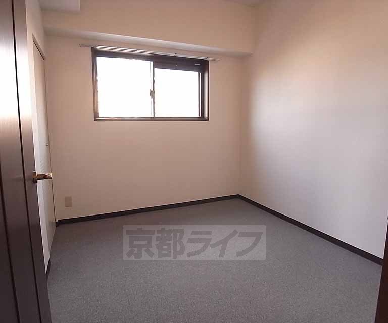 Living and room. 4.2 is the Pledge of Western-style.