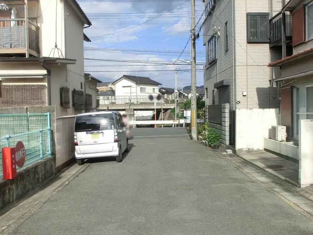 Local photos, including front road. Local (10 May 2013) Shooting