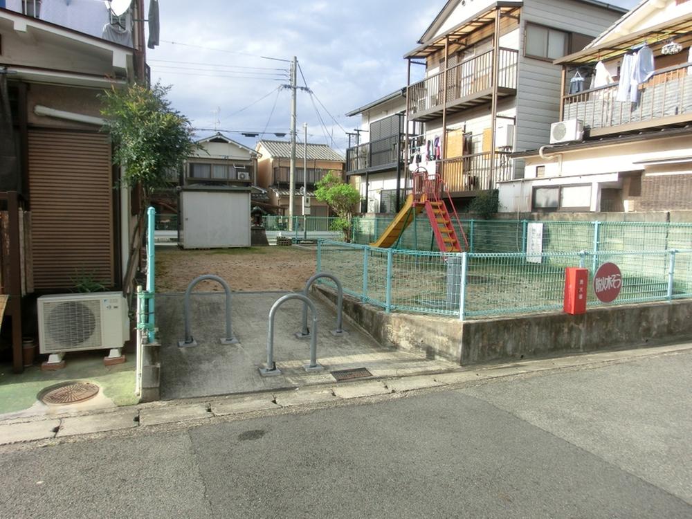 Other local. Local (10 May 2013) shooting across the street park