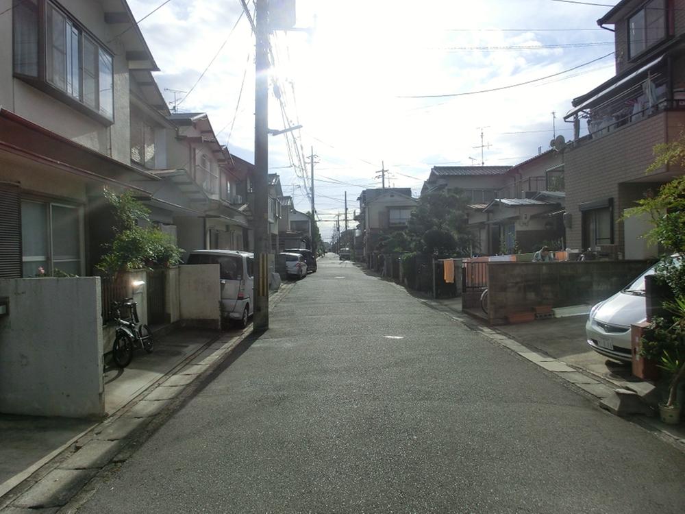 Local photos, including front road. Local (10 May 2013) Shooting