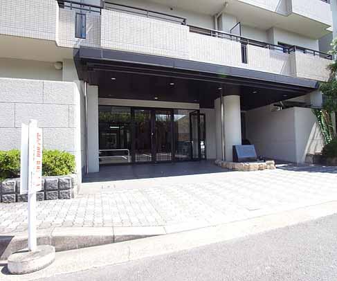 Other common areas. It is the entrance.