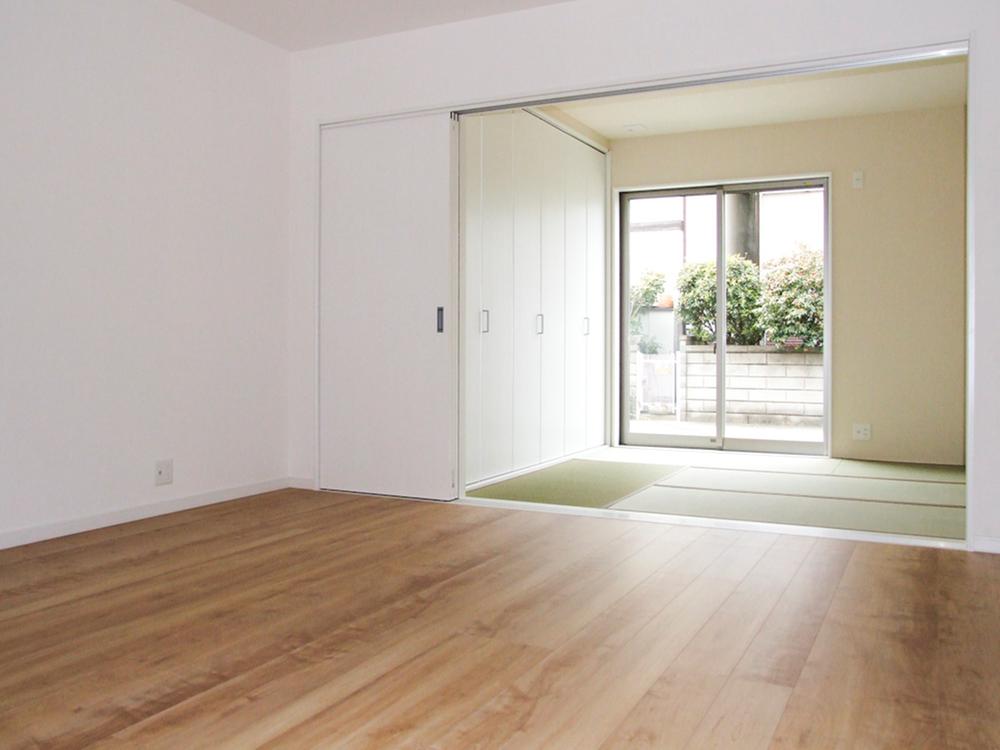 Living. Same specifications