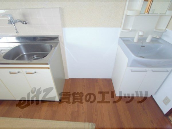 Other room space. Refrigerator yard