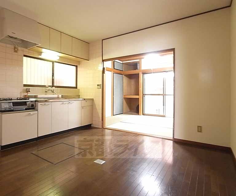 Living and room. 8 is a pledge dining kitchen.