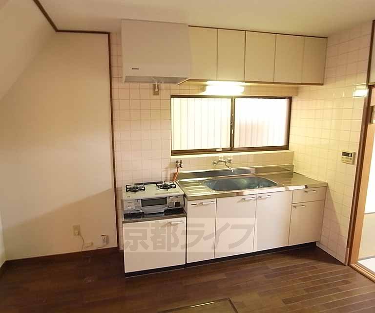 Kitchen. Cooking space is also enough of breadth.