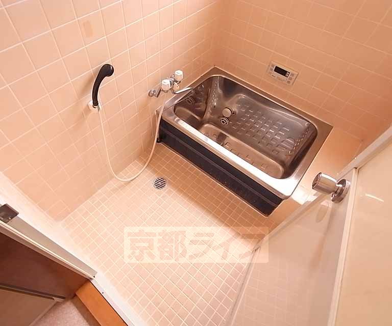 Bath. Spacious bath.