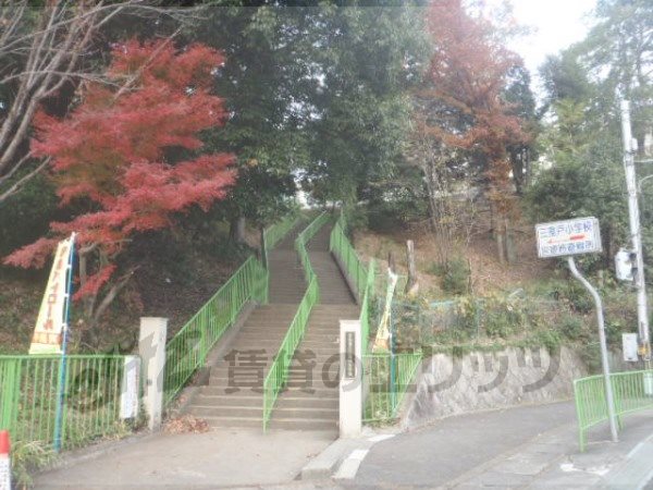 Primary school. Three Muroto up to elementary school (elementary school) 750m