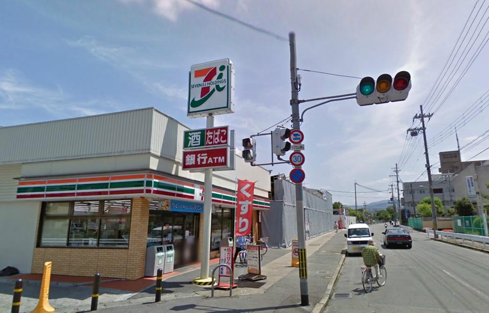 Convenience store. 414m to Seven-Eleven