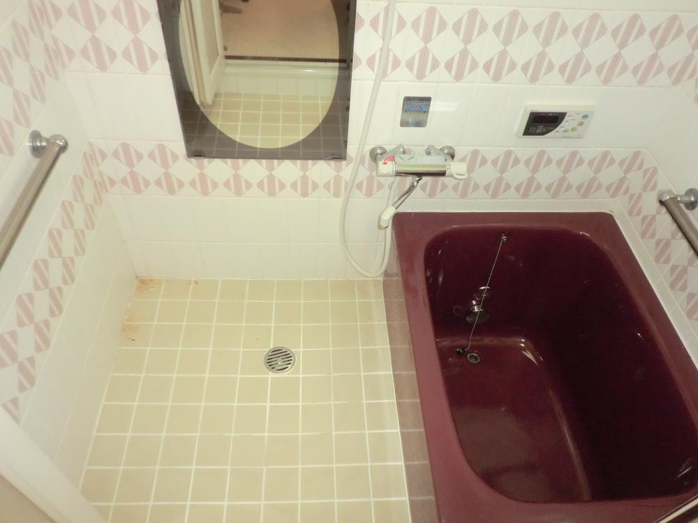 Bathroom. Room (August 2013) Shooting