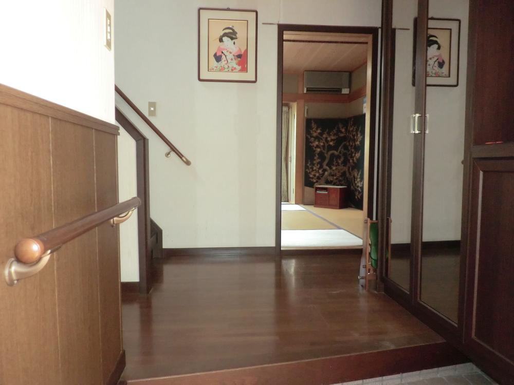 Entrance. Local (August 2013) Shooting