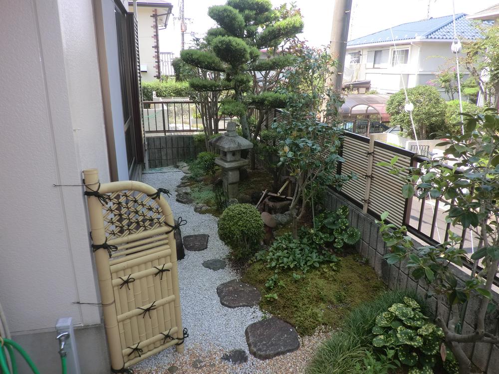 Garden. Local (August 2013) Shooting