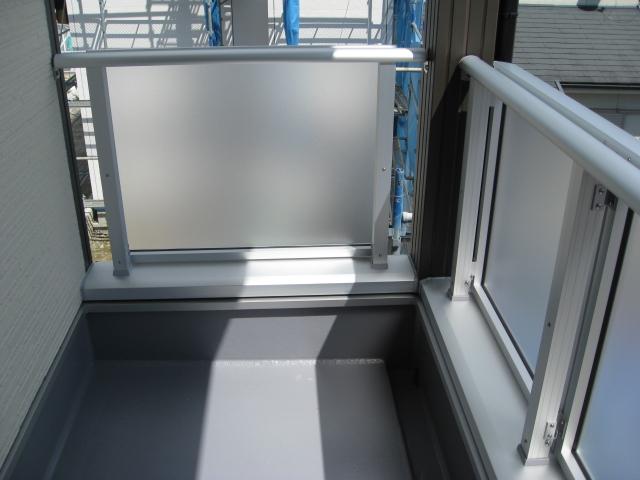 Balcony. Okay in the sudden rain. It has come a roof on the top place, Put to dry the laundry if it is somewhat of rain.