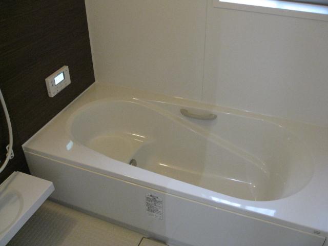 Bathroom. Perfect for people who like sitz bath. It will sit in one step up the bench in the bathtub.