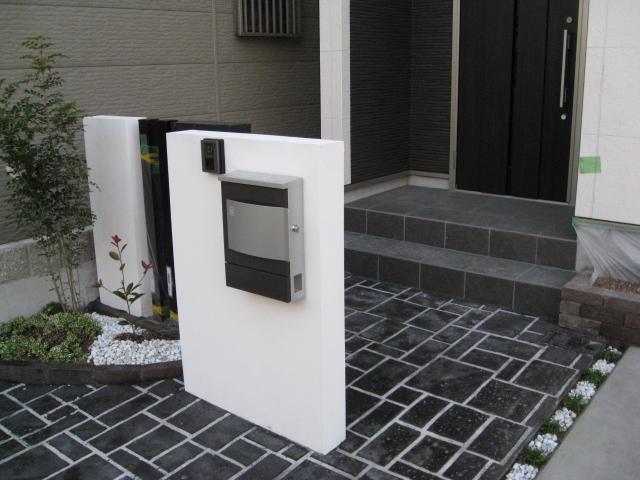 Local appearance photo. Please have a look the outside structure of attention.