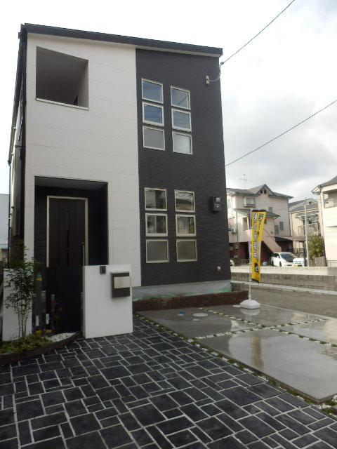 Local appearance photo. Local (10 May 2013) Shooting