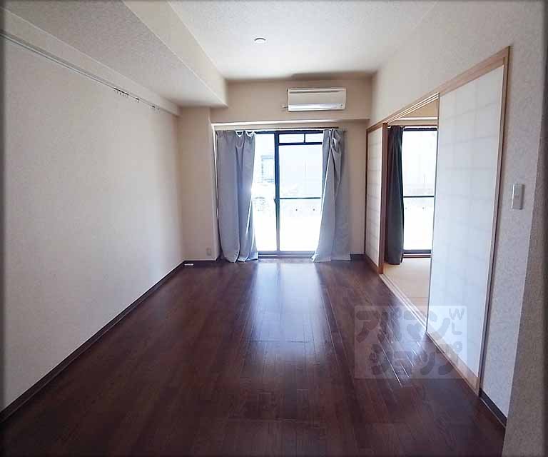 Living and room. Spacious living.