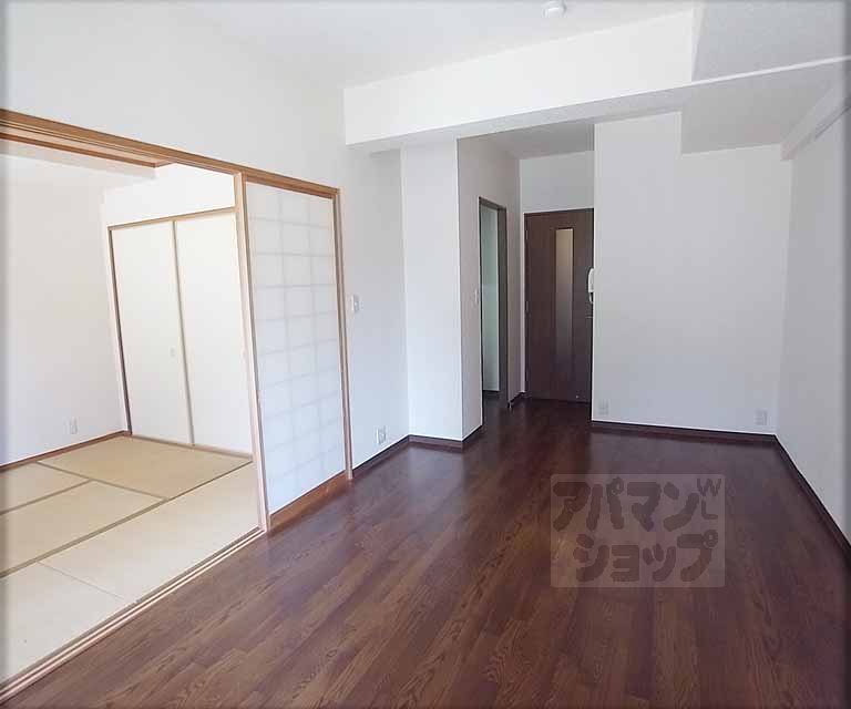 Living and room. Spacious living.