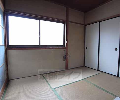 Living and room. Is a Japanese-style room.