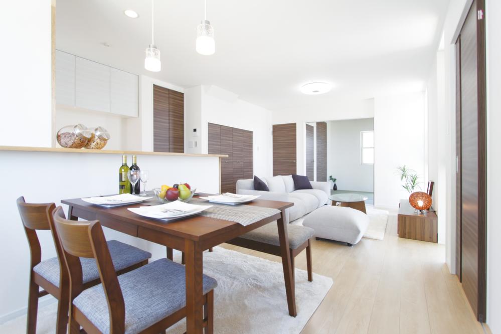 Living. Dining that is a face-to-face with the kitchen is easier than ever with the dishes strokes.