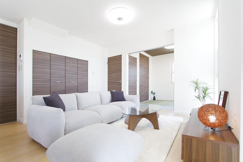 Living. Always a bright living Insert a lot of light from the window.