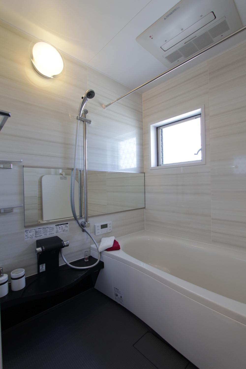 Bathroom. Space white bathroom that will heal the fatigue of the day.