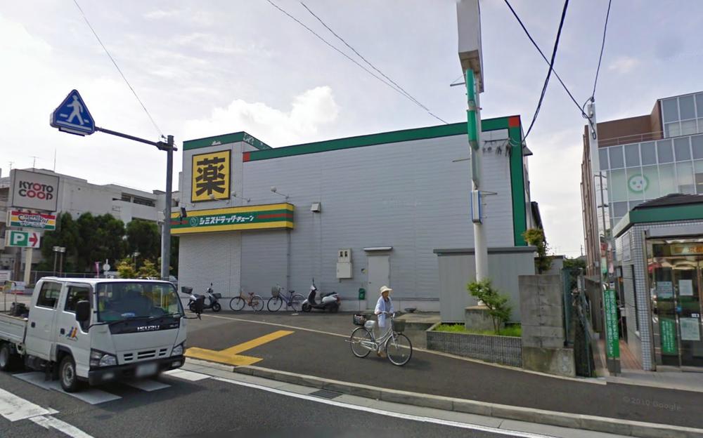 Drug store. 896m to Dax