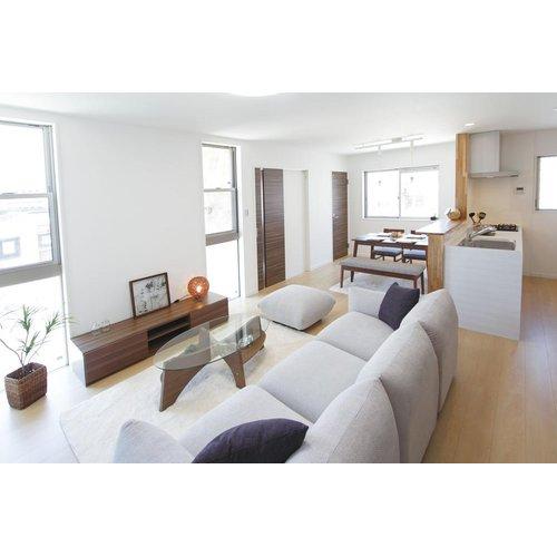 Model house photo. Window a lot of living will relax while enjoying the views of the hill unique. 