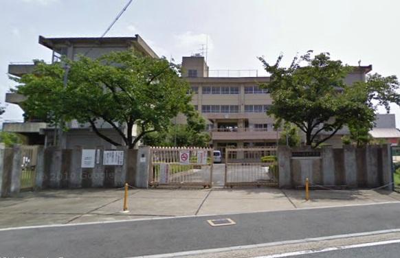 Junior high school. Uji Municipal Magishima until junior high school 914m