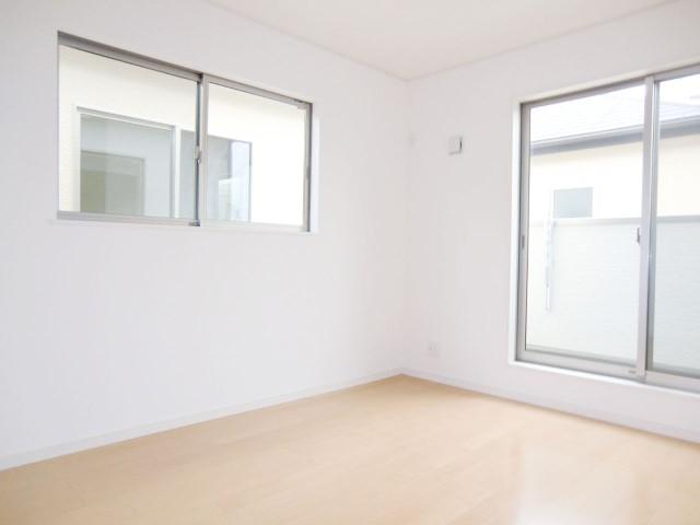 Same specifications photos (Other introspection). Same specifications photo (Western-style introspection)