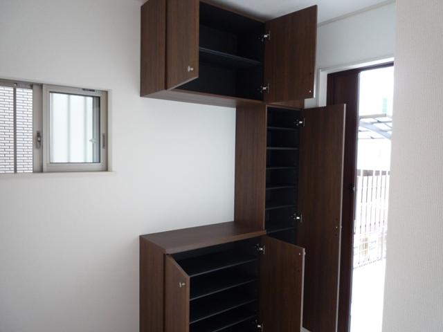 Same specifications photos (Other introspection). Same specifications photo (entrance introspection)