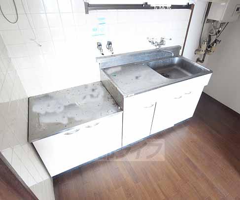 Kitchen. Spacious kitchen.