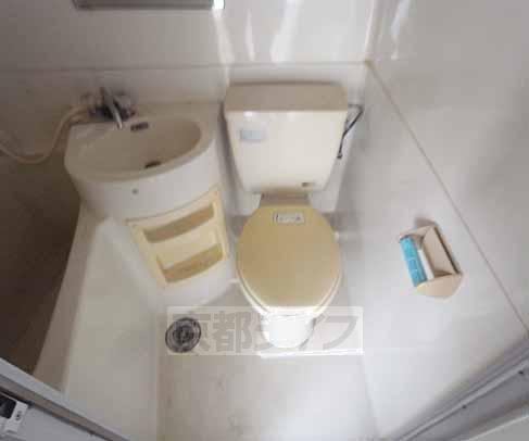 Toilet. Since the unit bus is easy toilet cleaning.