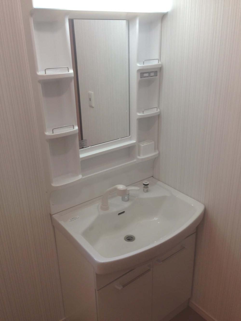 Wash basin, toilet. First floor washbasin