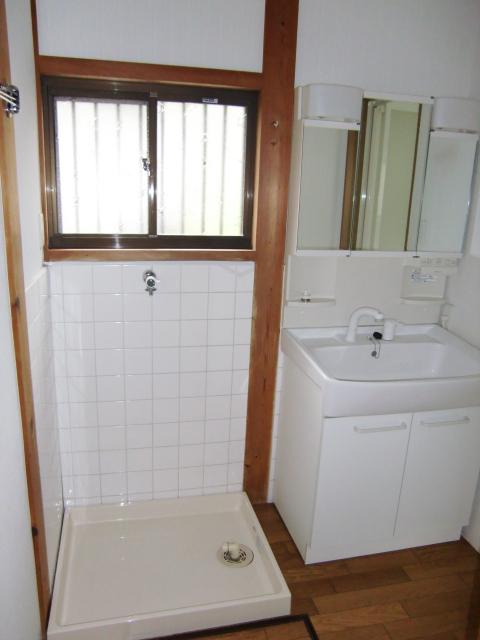Wash basin, toilet