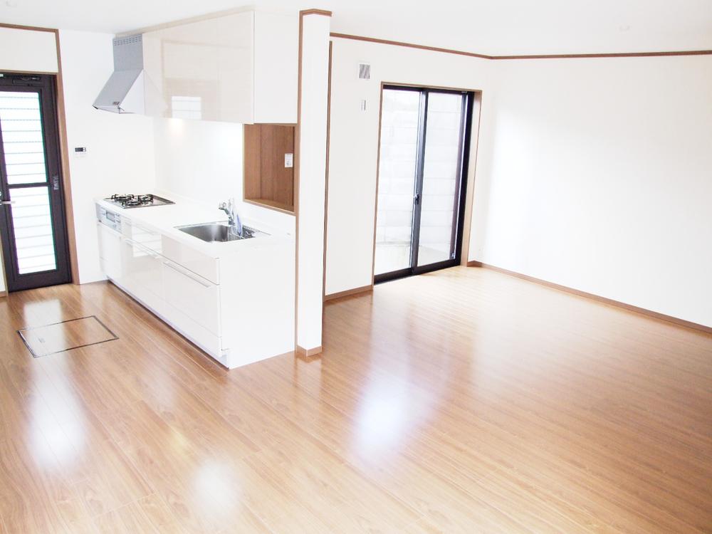 Living. Same specifications photos (living) No. 10 place, Counter kitchen type!   ※ No. 17 locations will be on the wall with a type. 