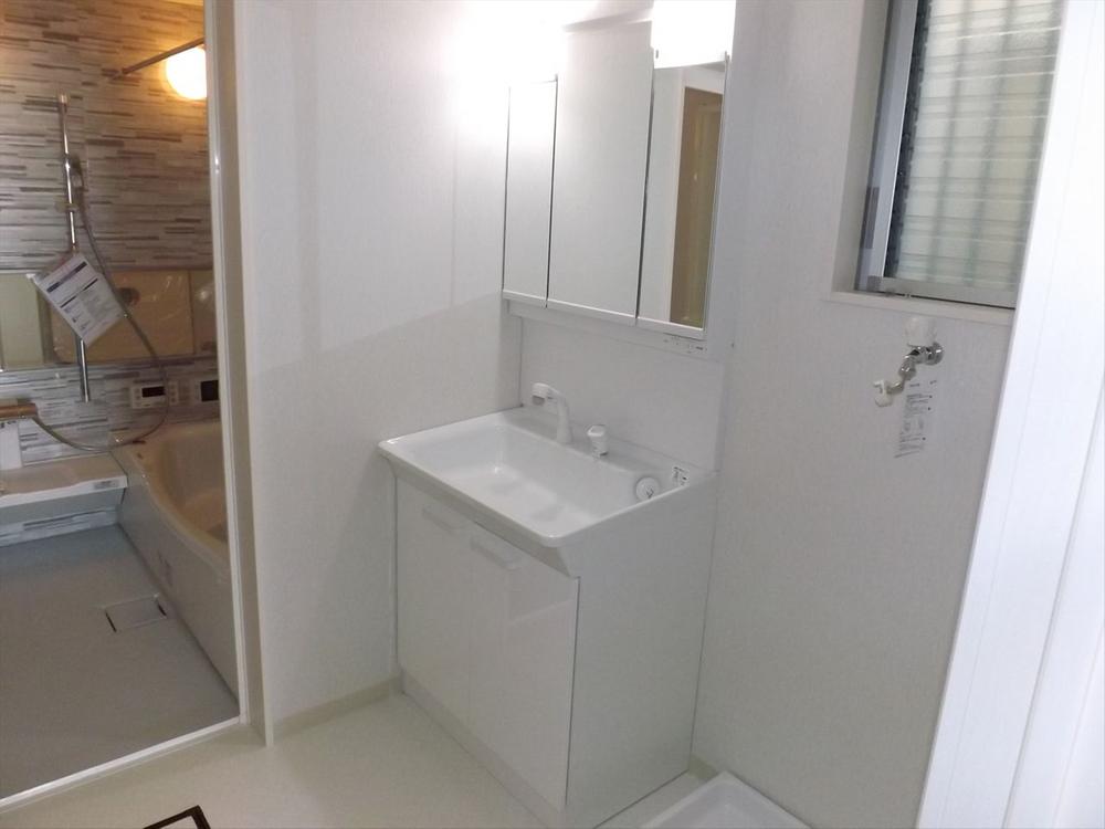 Other Equipment. With hand shower! Cleansing also shampoo happy! 