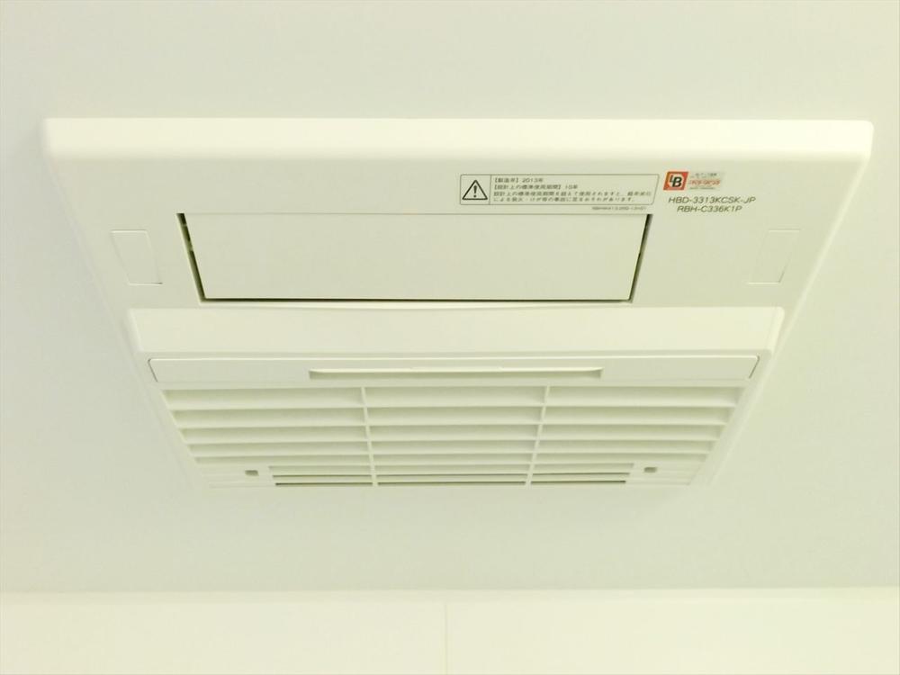 Cooling and heating ・ Air conditioning. When it's cold, I'm happy in the rainy season of the room Dried, Bathroom heating dryer! 